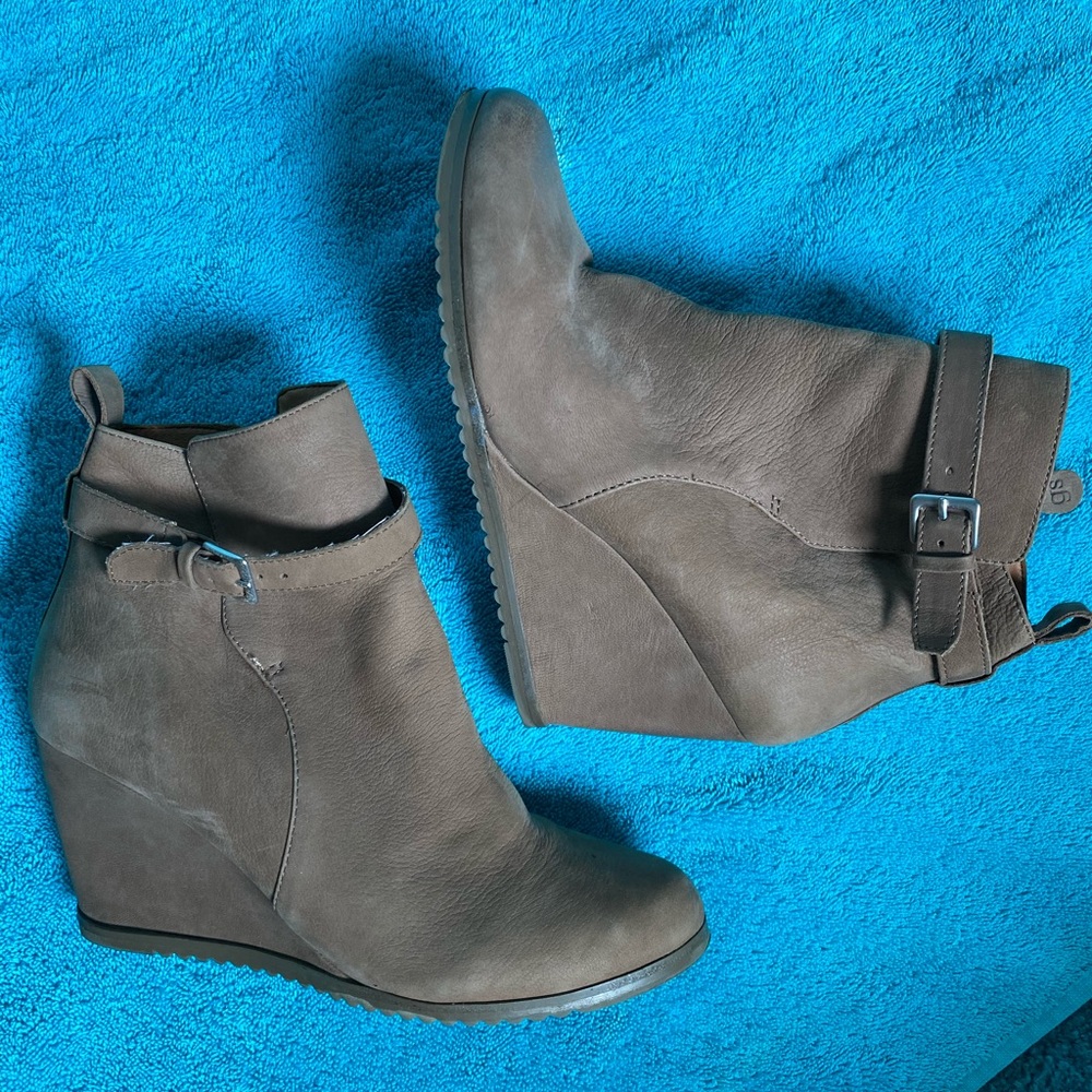 TAN BOOTIES